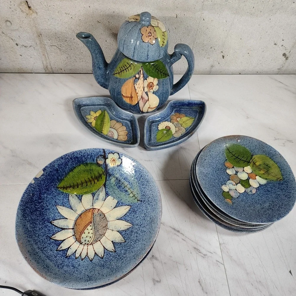 Vintage TLAQUEPAQUE Mexican COFFEE / TEA POT Art Deco‎ Magical Plates Set